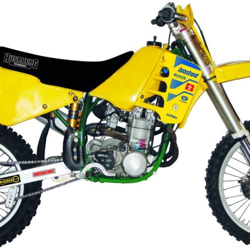 TECNOSEL (BLACKBIRD) POTAH SEDADLA/POTAH HUSABERG FE/FS ’90-’99, REPLICA TEAM HUSABERG ’90, ČIERNA FARBA, LOGO HUSABERG